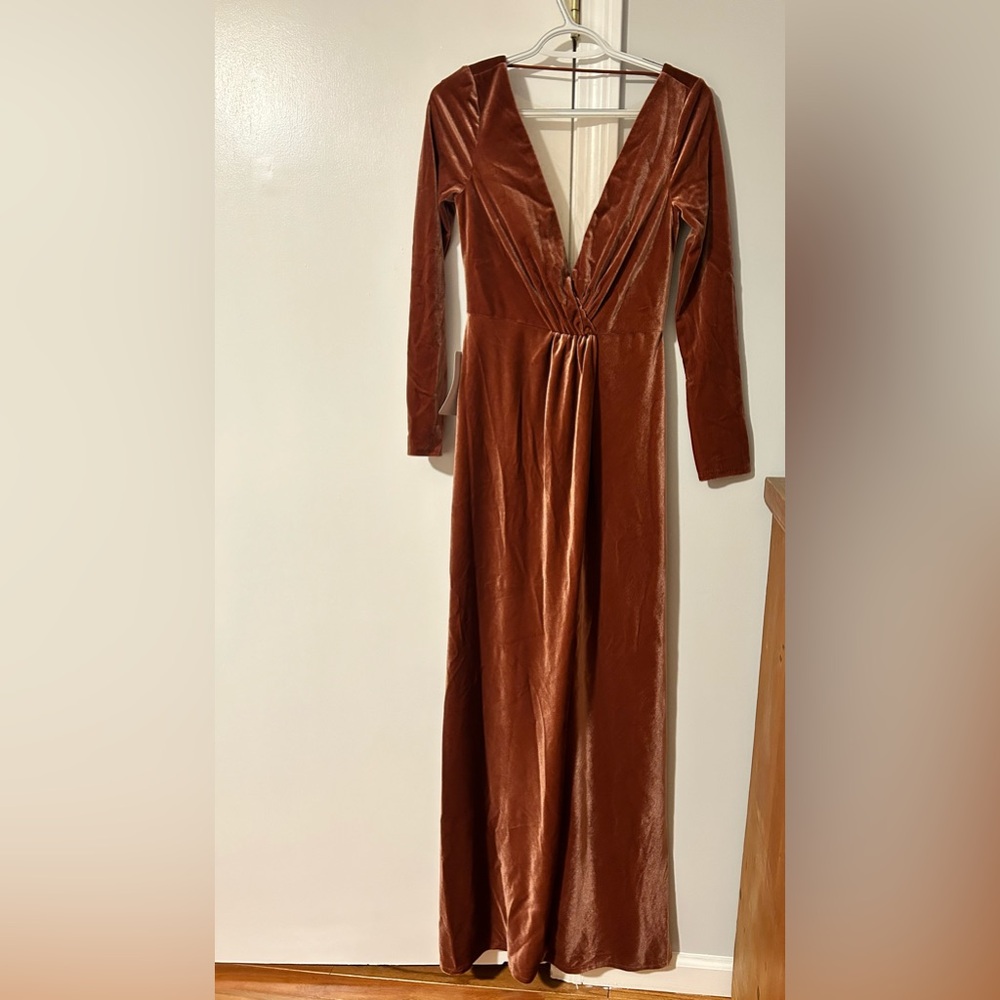 Jenny Yoo Ryland V-neck long sleeve open back stretch velvet gown English Rose. - Picture 3 of 4